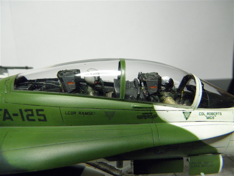 F-18 B a la green giant  1110
