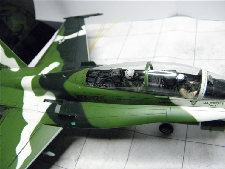 F-18 B a la green giant  1610