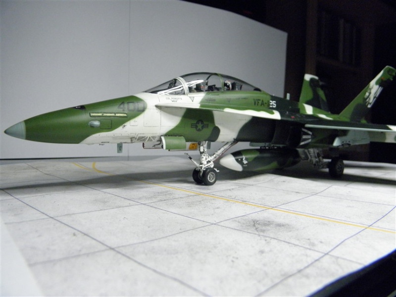 F-18 B a la green giant  1710