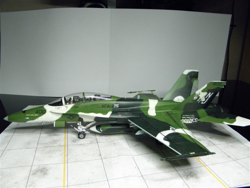 F-18 B a la green giant  310