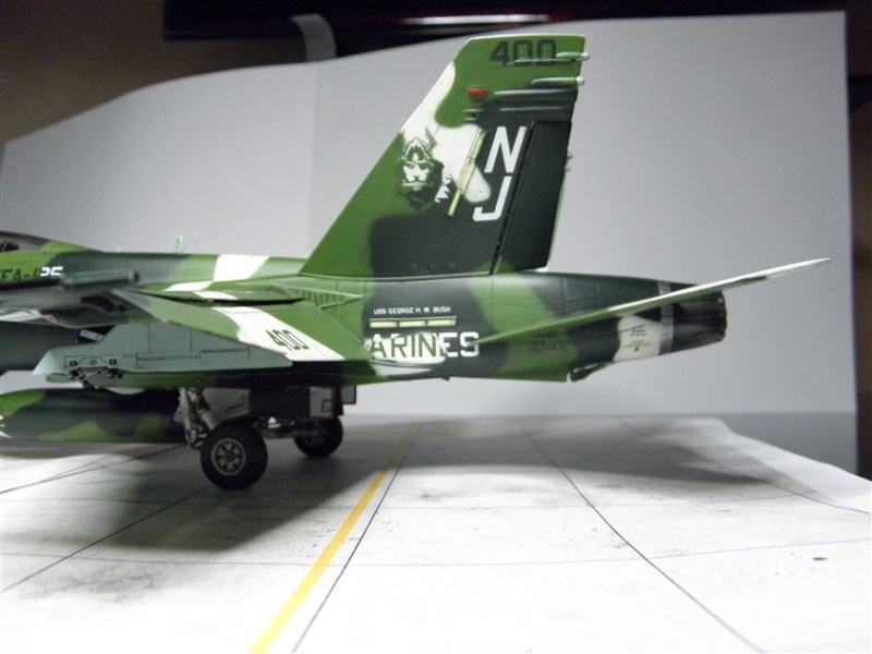 F-18 B a la green giant  410