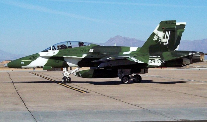 F-18 B a la green giant  4_210