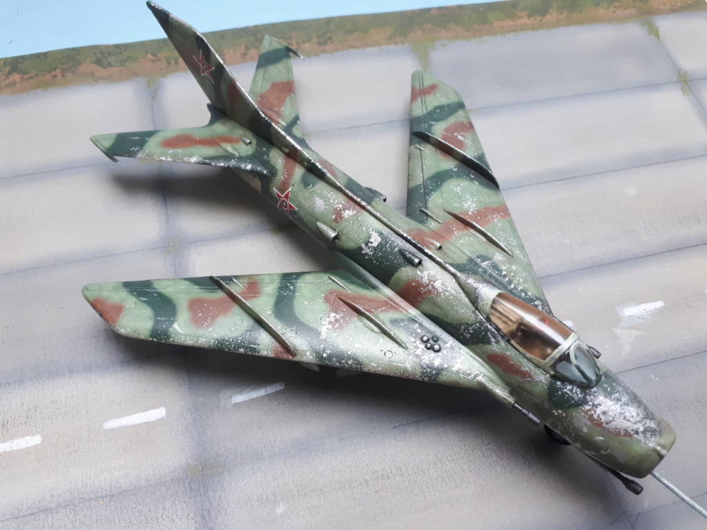  MIG-19 S Bulgare flambant neuf! [MISTERCRAFT] [1/72] 20210653