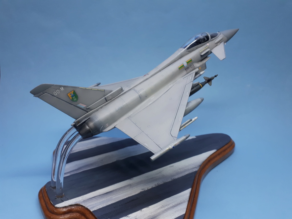 [HOBBYBOSS ] EF-2000 TYPHOON RAF desk model  20220297