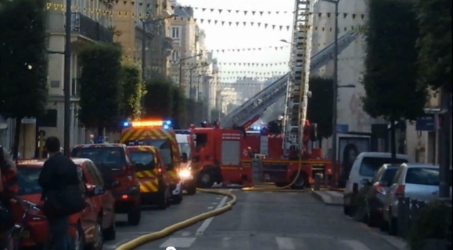 Véhicules engagés sur un incendie à Rouen SDIS 76 Vsav_v10