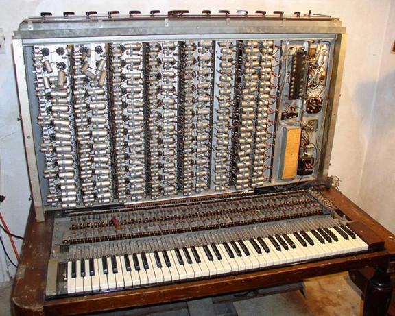 1932 Le Novachord Damage10