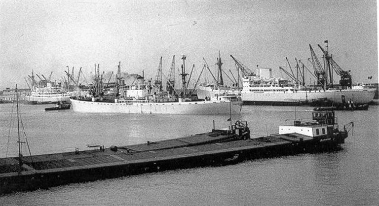 Photos de navires marchands - Page 5 1945-c10