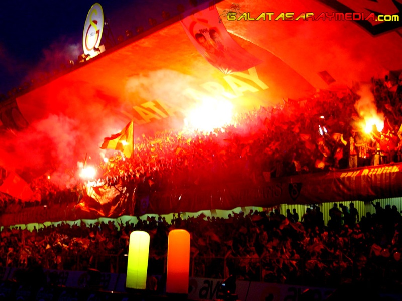 Ultras Choreos (Pyro, Flags, Smokes) - Page 7 Mesale10