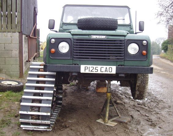 Land Rover Defender 110 SW - Spécial Véhicles Chenilles 5c876210