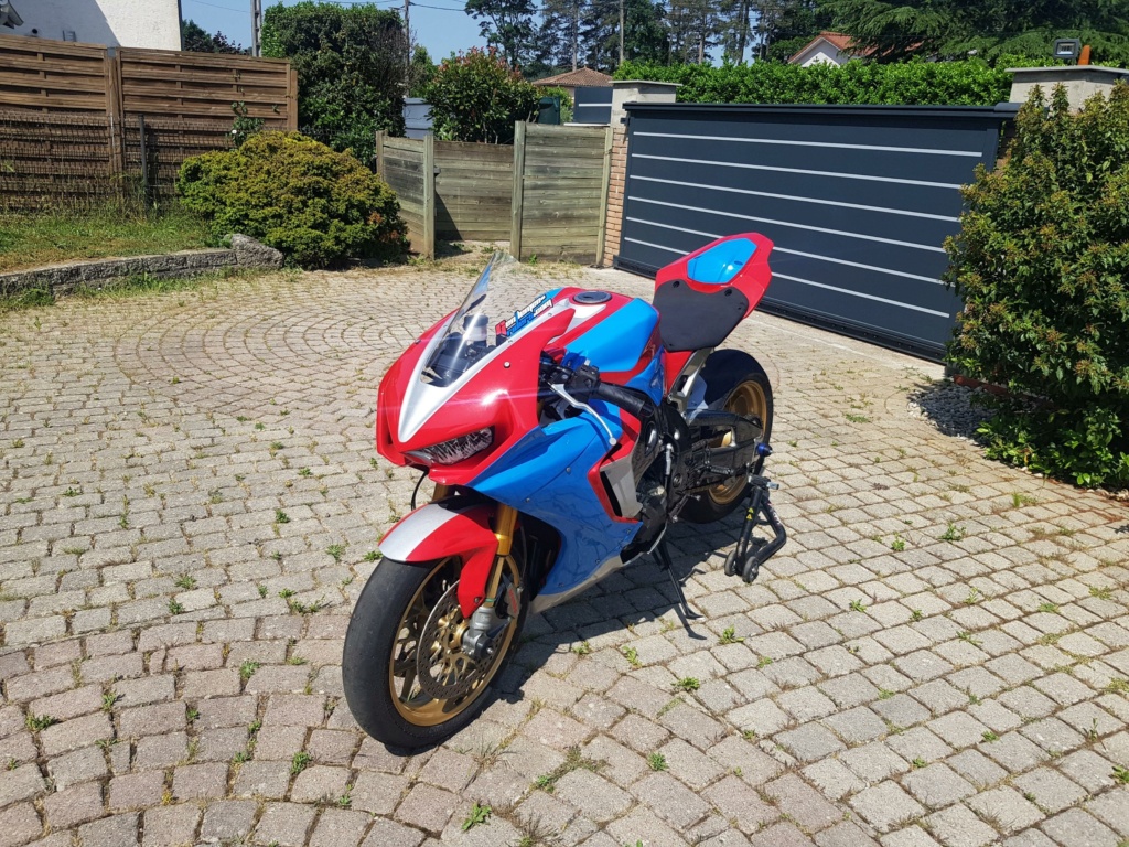 Honda CBR 1000 RR SP1 2017 4800 Kms 13000 € CG Cbr110