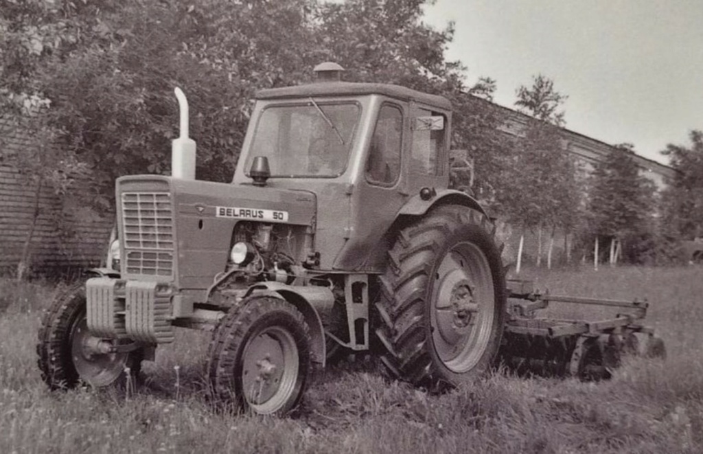 mtz (minsk tractors zavod)  usine des tracteurs de minsk alias belarus 00006496