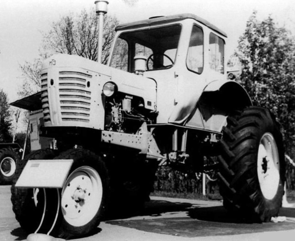 mtz (minsk tractors zavod)  usine des tracteurs de minsk alias belarus 00006499