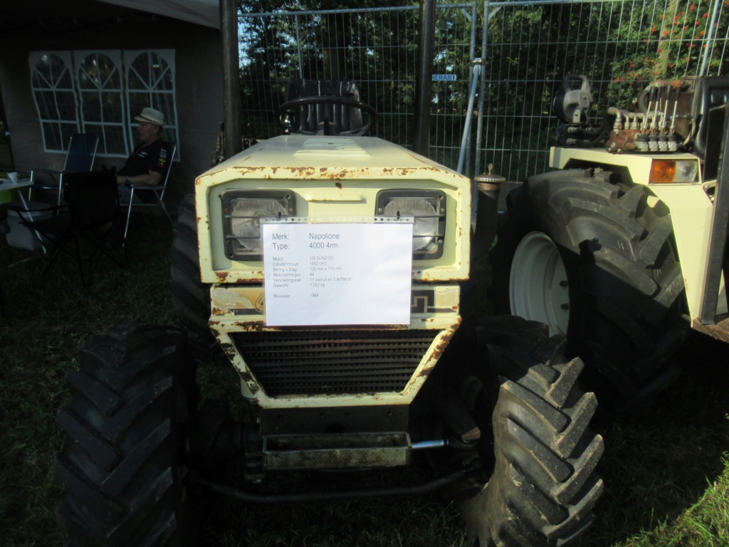 NAPOLIONE tracteur italien 4x4 000_833