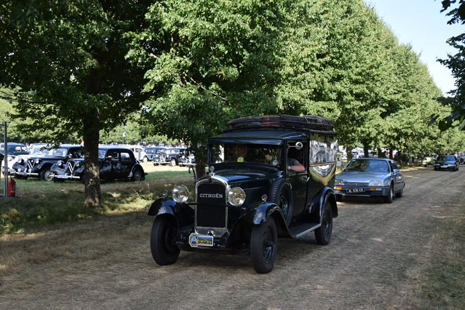 le Centenaire de CITROËN les 19, 20 et 21 juillet 2019 à la Ferté Vidame - Page 3 00_316