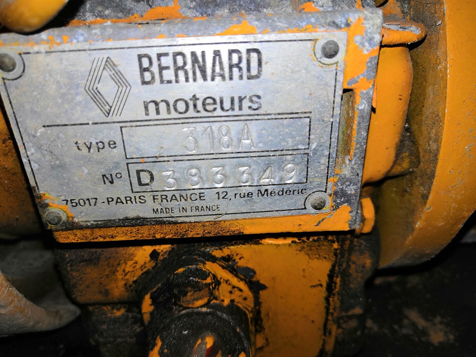 26 -b- Le TAILLE-HAIES à moteur BERNARD en 1938 0321