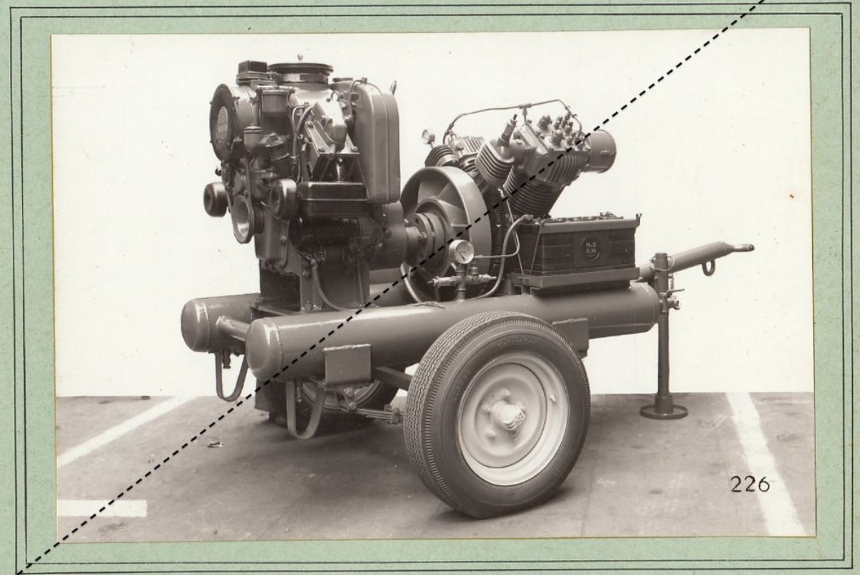 40 - a - Moteur BERNARD Diesel Type W 32 sur compresseur SPIROS 0_0_0990