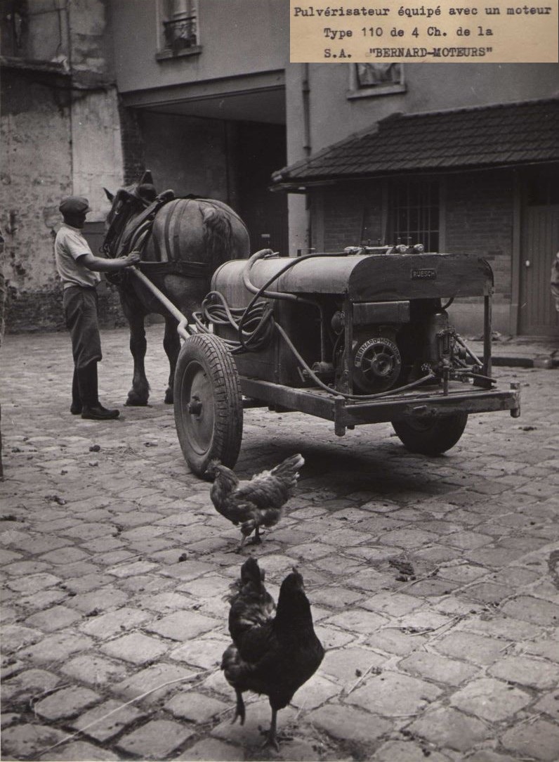 Pulvérisateurs à cheval avec pompe entraînée par un Bernard-Moteurs 0_4011