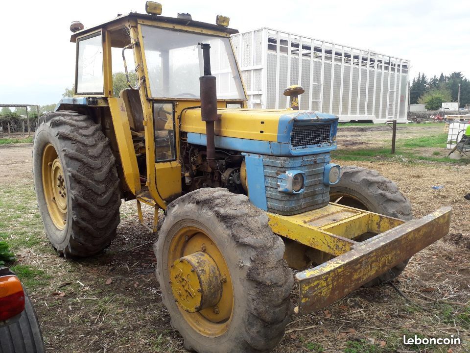 Des tracteurs qui en ont vu de toutes les couleurs - Page 11 1_8_710