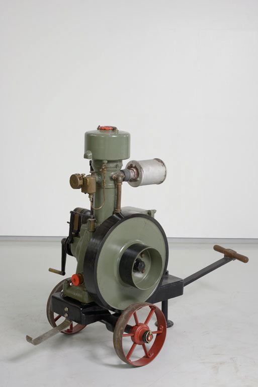 les moteurs BERNARD du Musée du COMPA (Chartres) D0239-12