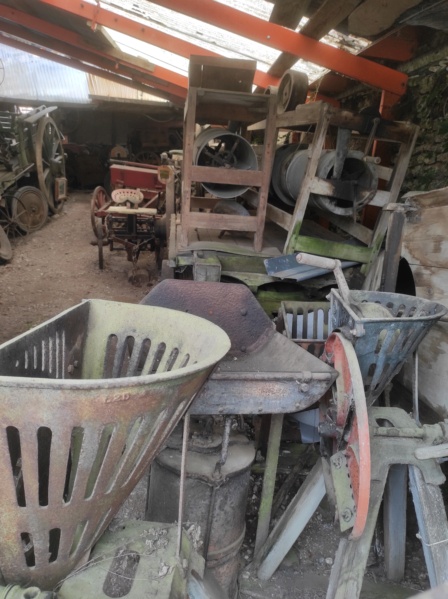 70 Loulans les forges : la ferme du tracteur de Mr Michel Bouchaton Img_5403