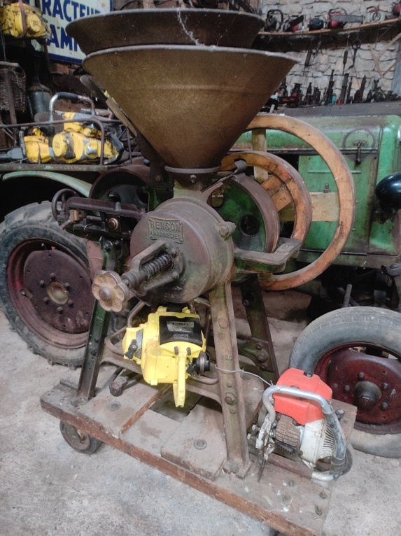 70 Loulans les forges : la ferme du tracteur de Mr Michel Bouchaton Img_5438