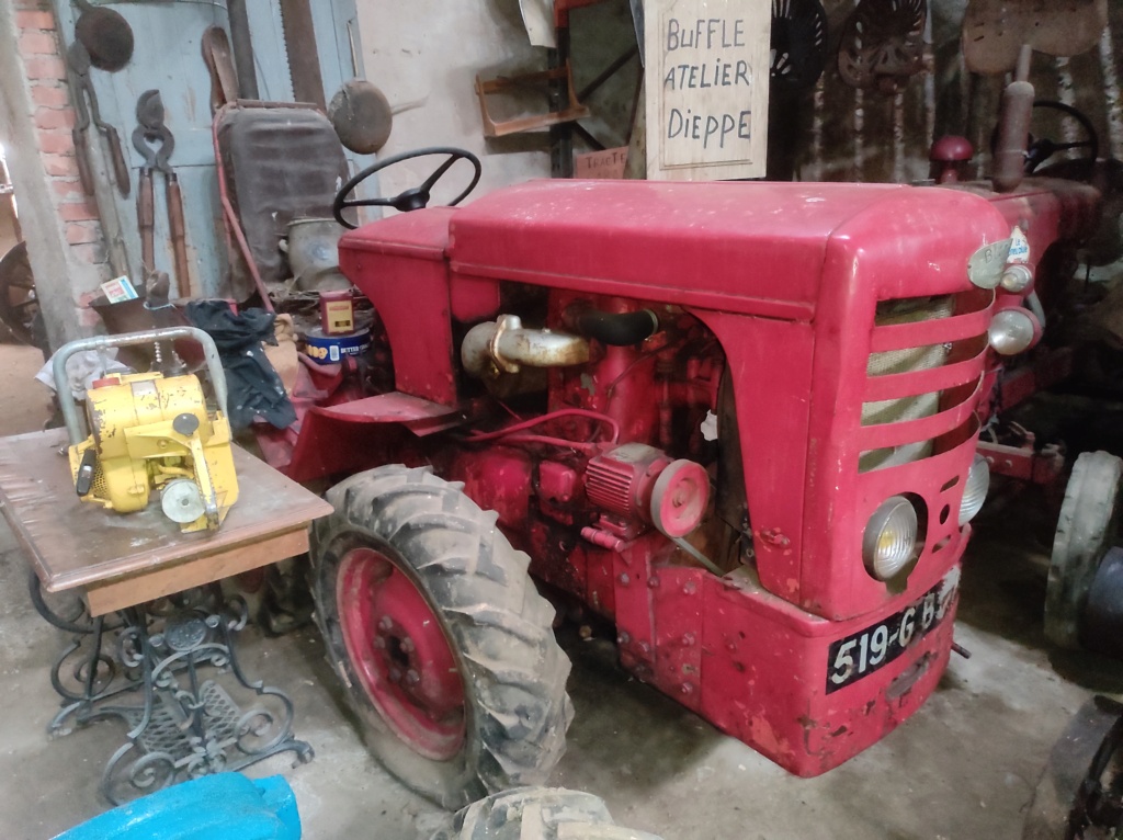 70 Loulans les forges : la ferme du tracteur de Mr Bouchaton Img_5442