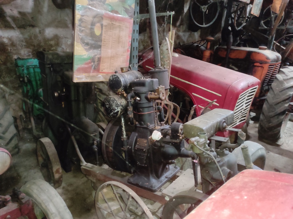 70 Loulans les forges : la ferme du tracteur de Mr Michel Bouchaton Img_5443