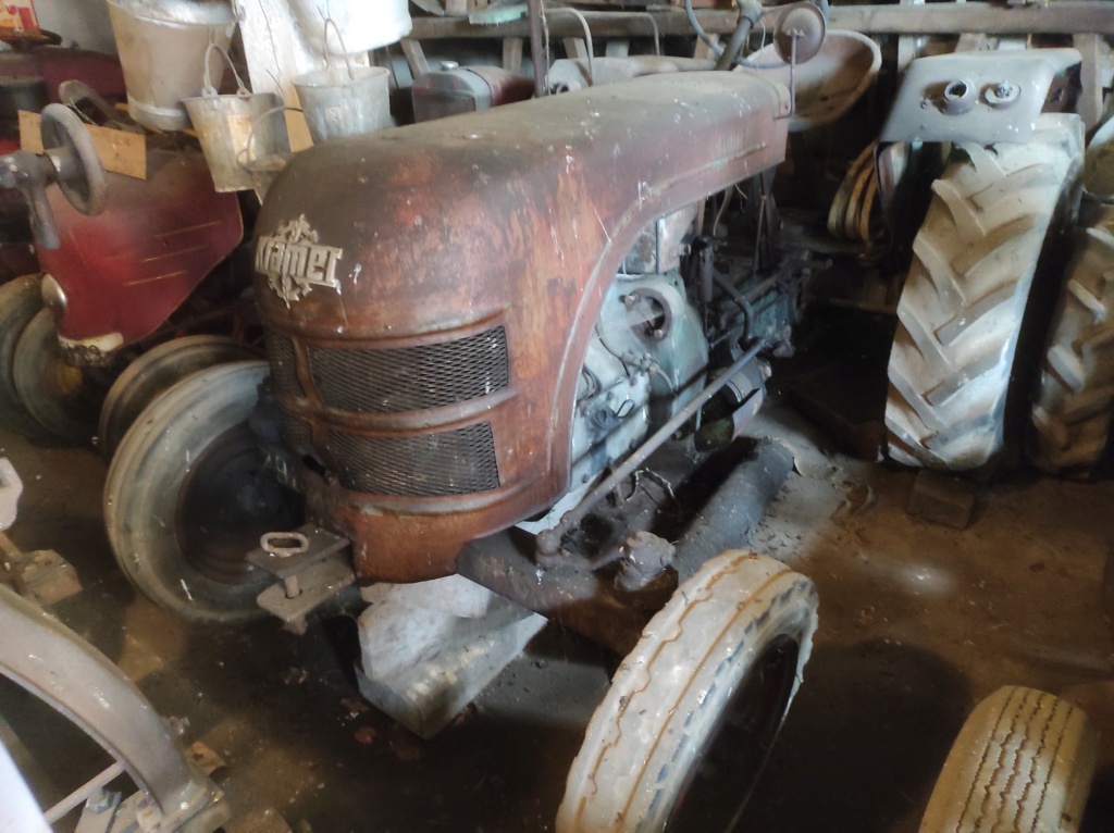 70 Loulans les forges : la ferme du tracteur de Mr Bouchaton Img_5452
