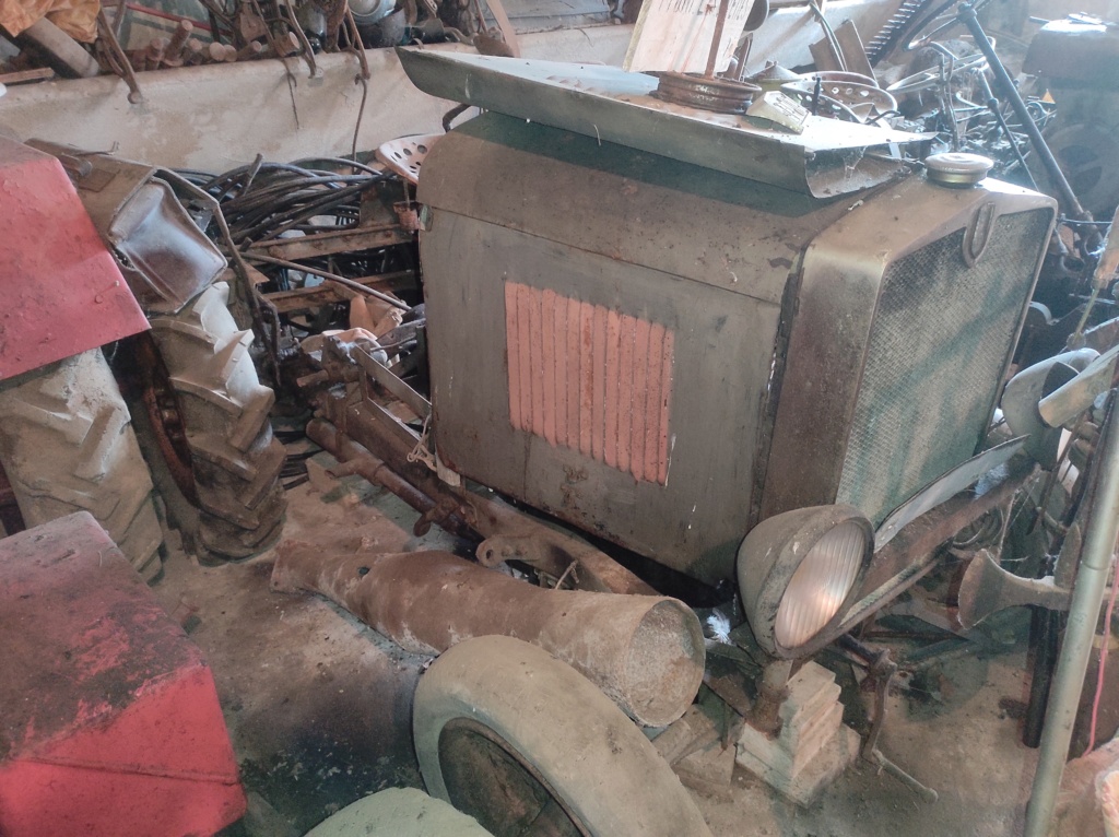 70 Loulans les forges : la ferme du tracteur de Mr Bouchaton Img_5453
