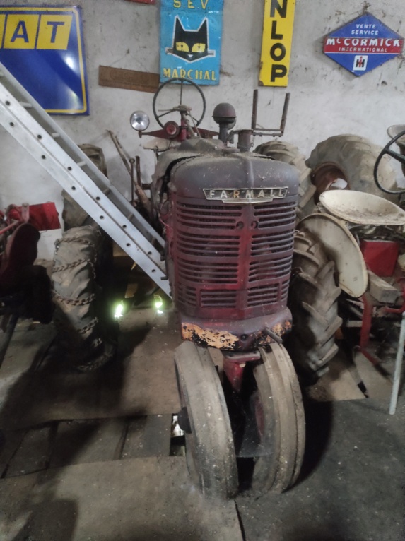 70 Loulans les forges : la ferme du tracteur de Mr Bouchaton Img_5459