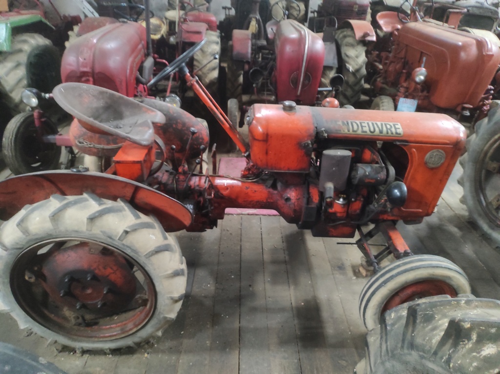70 Loulans les forges : la ferme du tracteur de Mr Bouchaton Img_5463