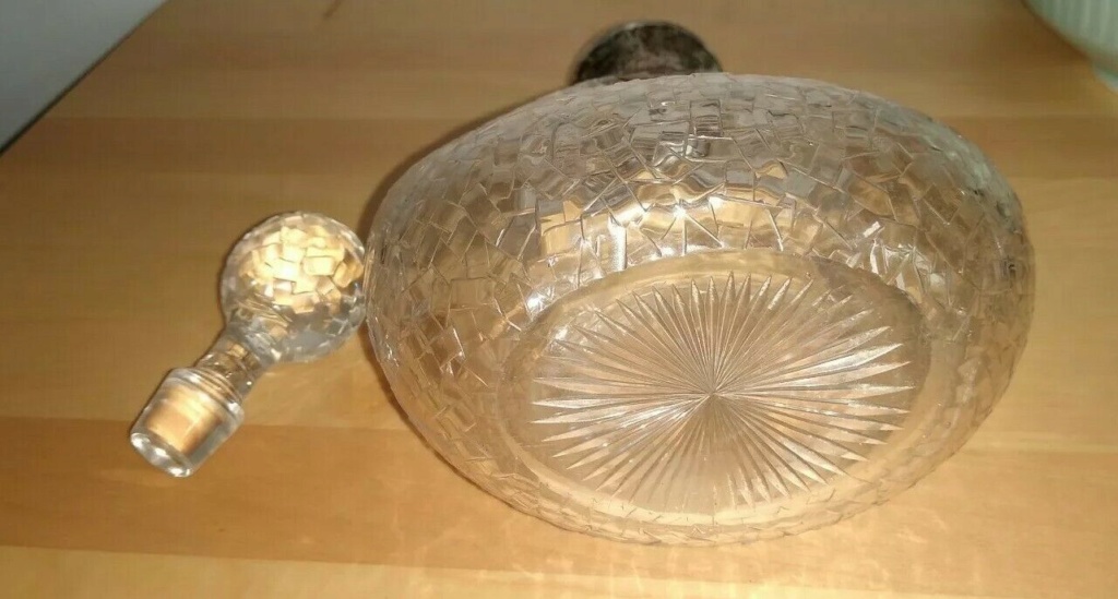 ID glass decanter with silver collar please Base10