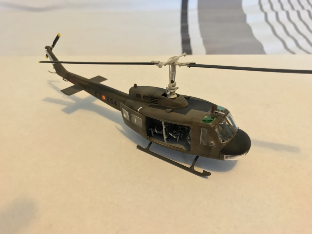 [Italeri] 1/72 Agusta AB-205/Bell UH-1D Famet Img_7118