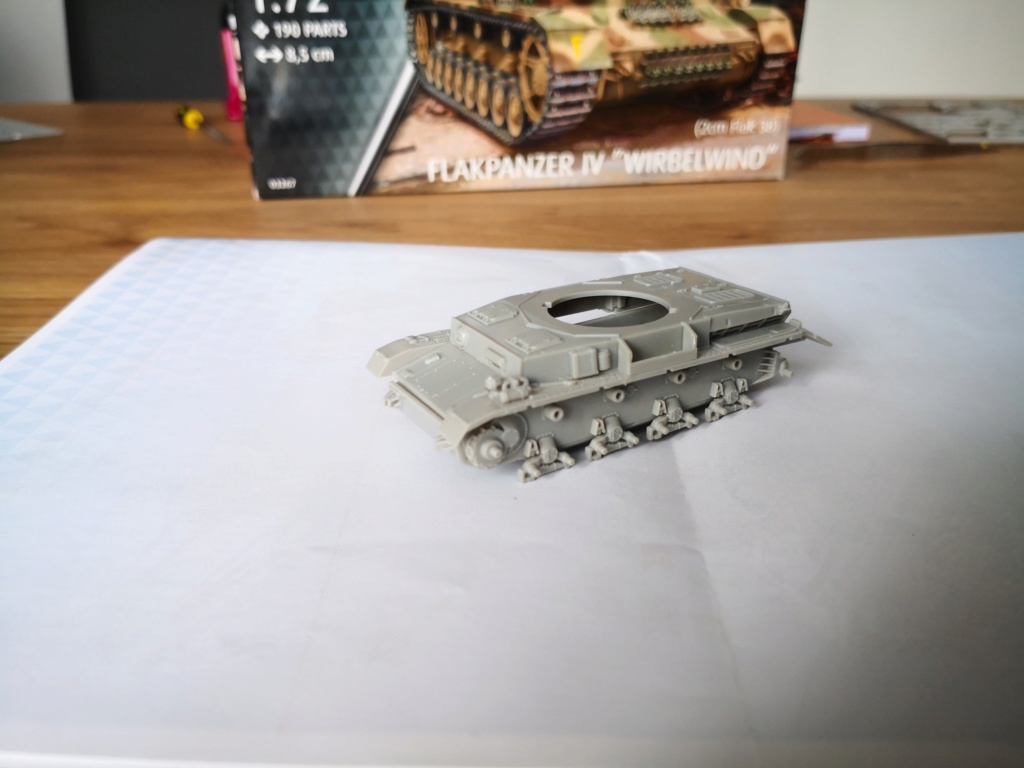 Flakpanzer IV "wirbelwind" - Revell 1/72éme Img_2030