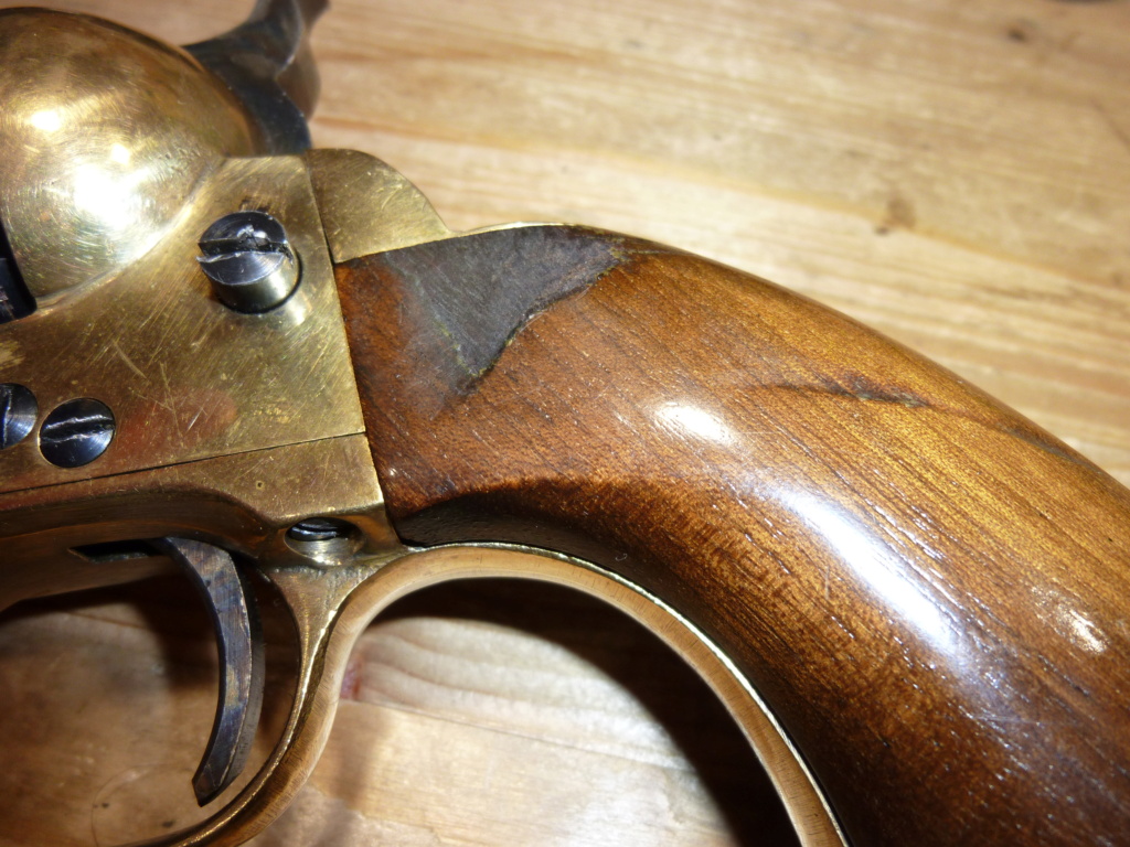 Une crosse d'épaule pour Colt 1851 P1070114