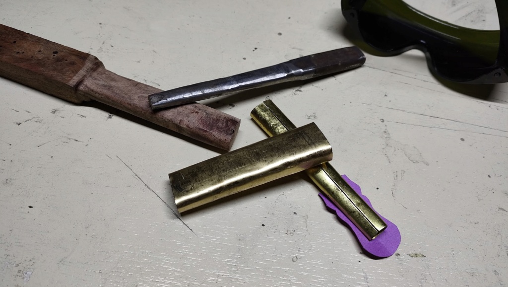 Fabrication d'un fourreau pour une épée uniforme argenté. Img20258