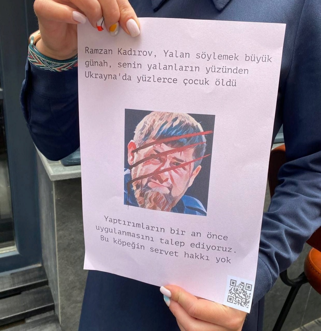 В гостиницах Кэмера проводят акцию против Рамзана Кадырова  Photo_18