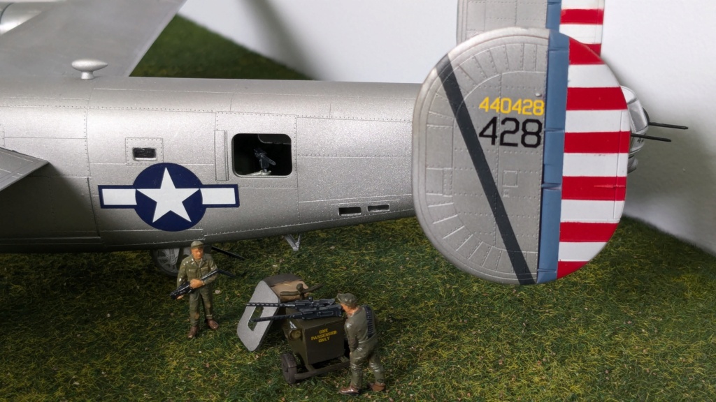 [Hasegawa] Consolidated  B-24J liberator [fini] - Page 3 Pxl_2574