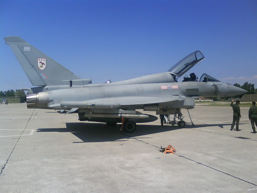 Eurofighter Typhoon - Page 3 Dsc00011