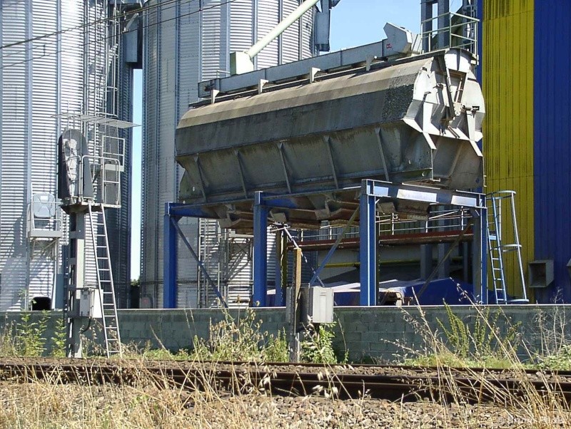 Construction d'un silo céréalier pour un module Ho région sud ouest P8100110