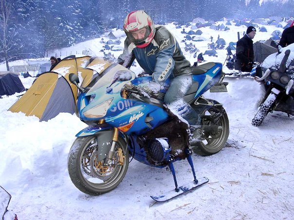 Pensez a équiper votre moto en moto neige cet hiver.... 2099_410