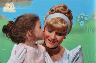 Photos avec les Personnages Disney - Page 38 Img_0125