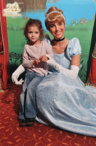 Photos avec les Personnages Disney - Page 34 Img_0136