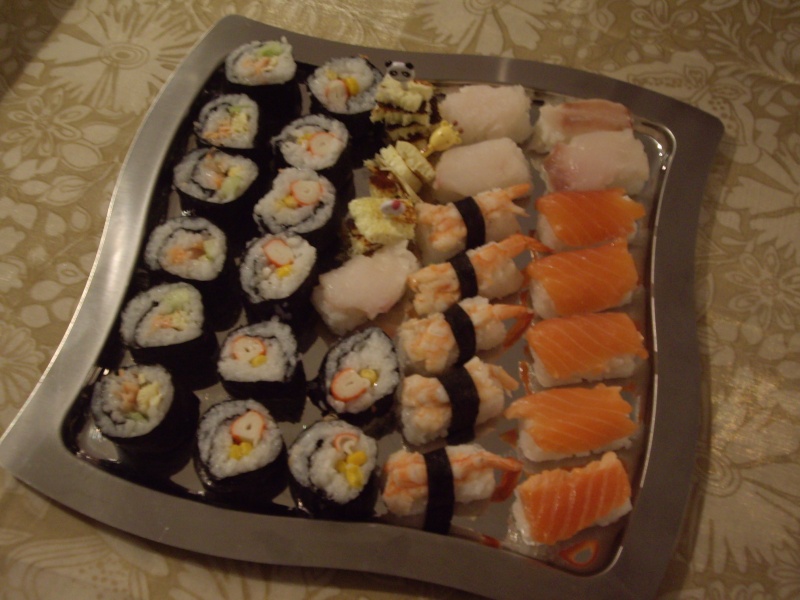 Mon premier essai de sushis et makis... 03012