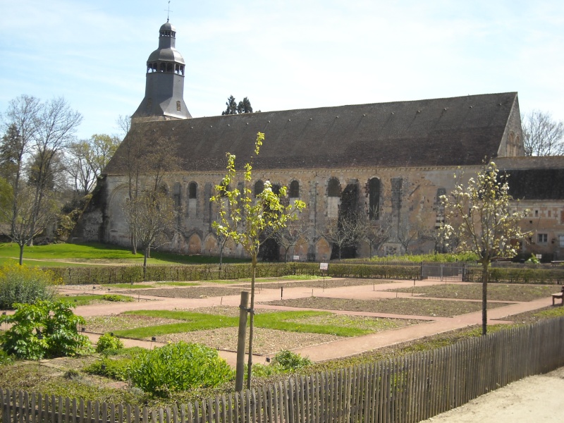 Entre le Loir et La Conie... Abbaye10