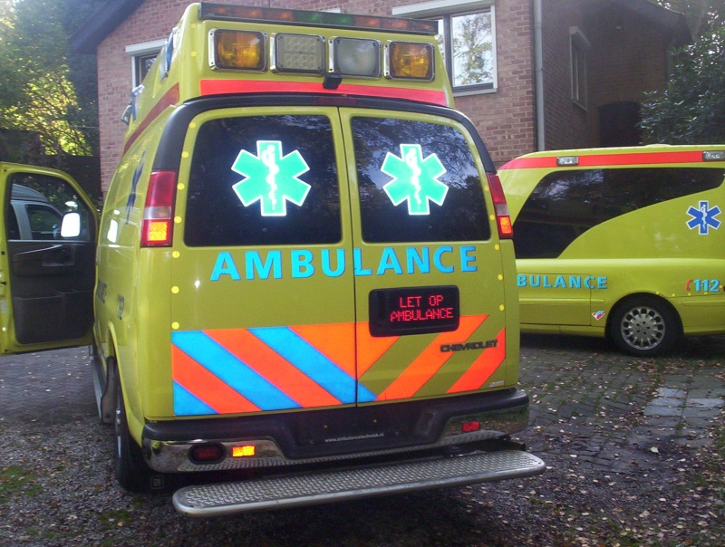 nouvelle ambulance bruxelloises 100_3210