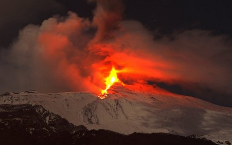 Les Alertes aux Colres de la terre... - Page 2 L_etna10