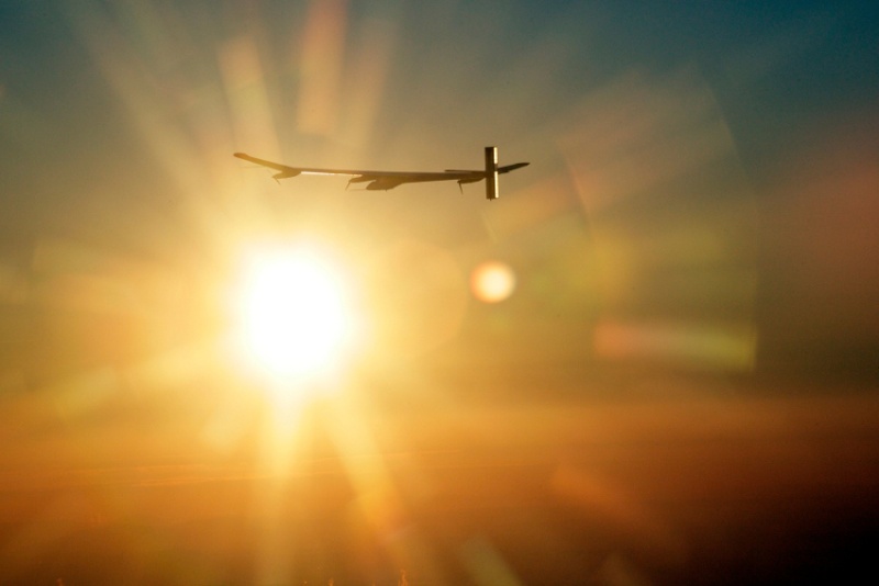 Lavion solaire de Solar Impulse... Rtema122