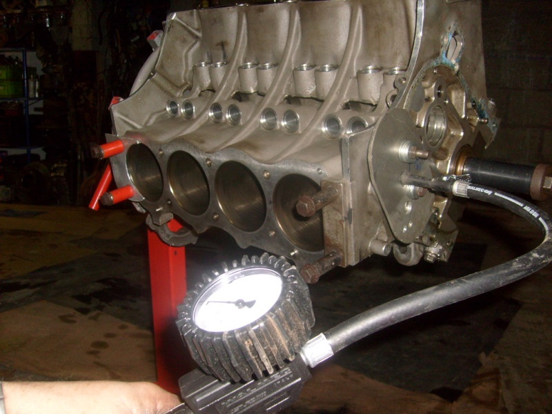 Ressuage et essai pression d'un V8 4.6  S7303824