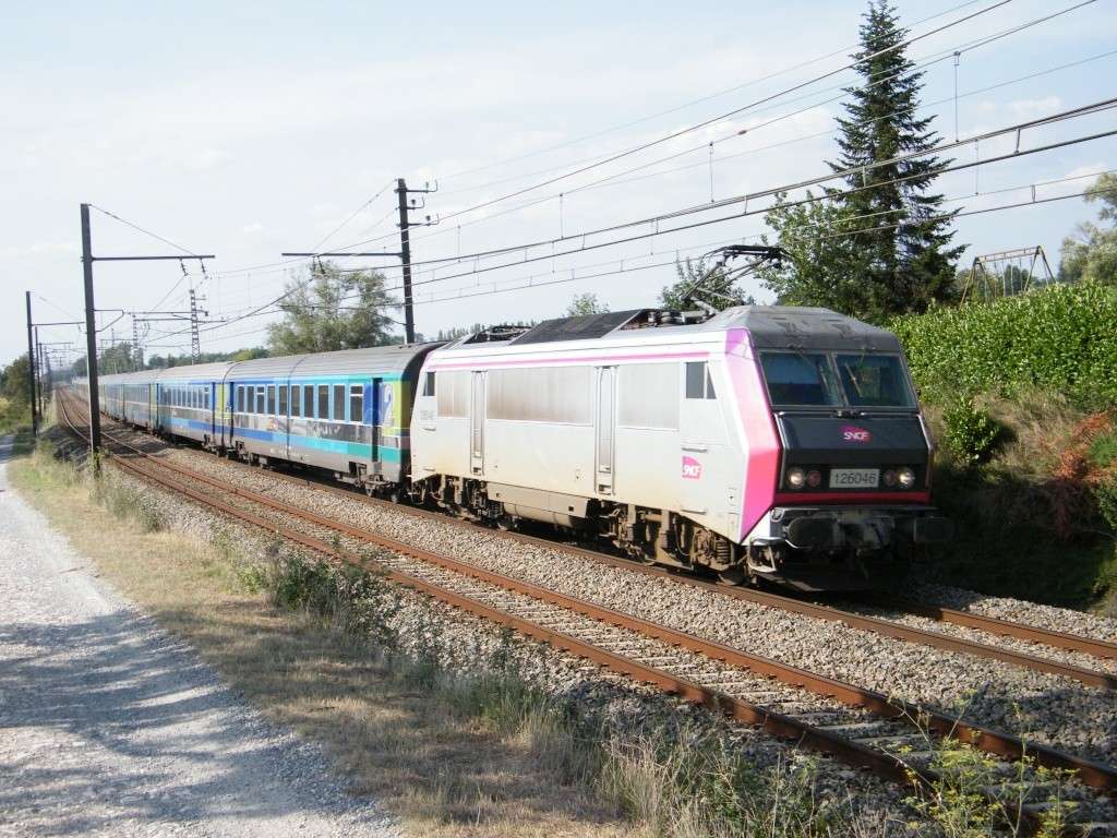 BB26000 : BB 126046 " Carmillon" sur le 3631 Paris-Port Bou à Montlaur (31) 2011_076